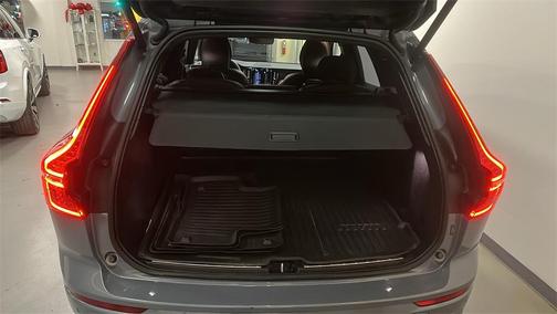 2023 Volvo XC60 B5 Plus Dark Theme