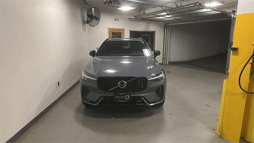 2023 Volvo XC60 B5 Plus Dark Theme