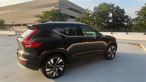 2025 Volvo XC40 B5 Plus Bright Theme