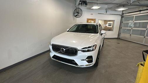2023 Volvo XC60 B5 Plus Bright Theme