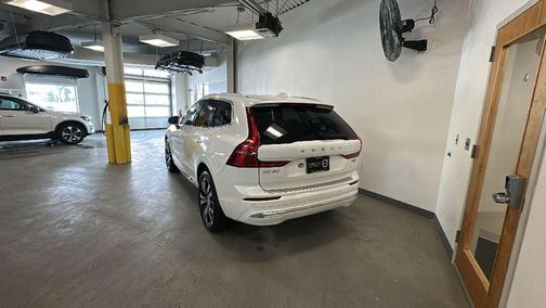 2023 Volvo XC60 B5 Plus Bright Theme