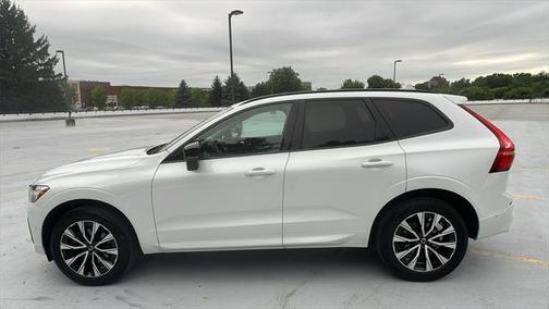 2023 Volvo XC60 B5 Plus Dark Theme