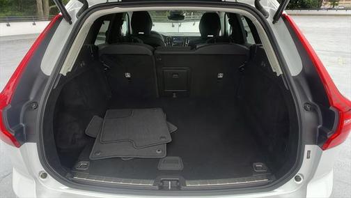 2023 Volvo XC60 B5 Plus Dark Theme