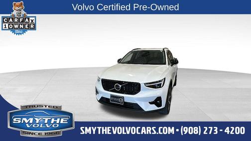 Crystal White 2026 Volvo XC40 Plus, B5 AWD Gas (mild hybrid), Dark