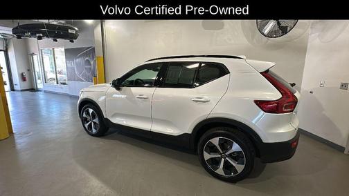 Crystal White 2026 Volvo XC40 Plus, B5 AWD Gas (mild hybrid), Dark