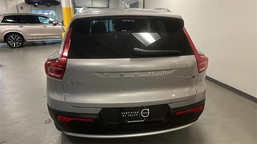 2025 Volvo XC40 B5 Core Bright Theme