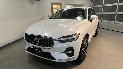 2023 Volvo XC60 B5 Ultimate Bright Theme
