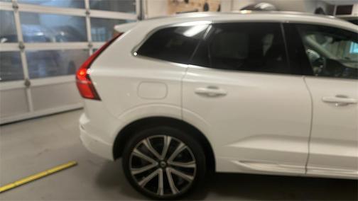 2023 Volvo XC60 B5 Ultimate Bright Theme