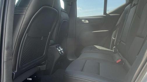 2026 Volvo XC40 Plus, B5 AWD Gas (mild hybrid), Dark