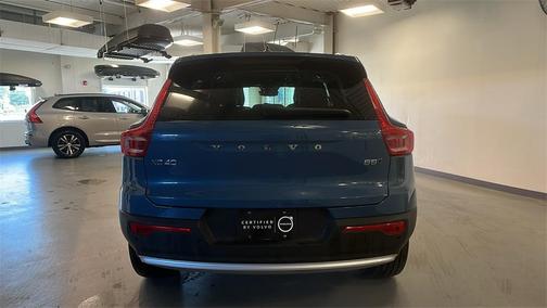 2025 Volvo XC40 B5 Core Bright Theme