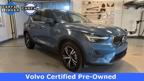 2025 Volvo XC40 B5 Core Bright Theme