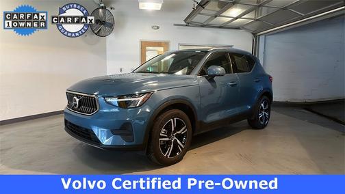 2025 Volvo XC40 B5 Core Bright Theme