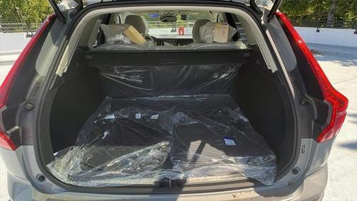 2025 Volvo XC60 B5 Plus