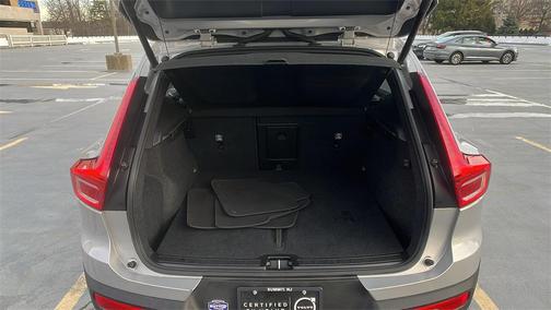 2025 Volvo XC40 B5 Plus Dark Theme