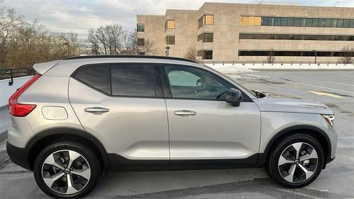 2025 Volvo XC40 B5 Plus Dark Theme