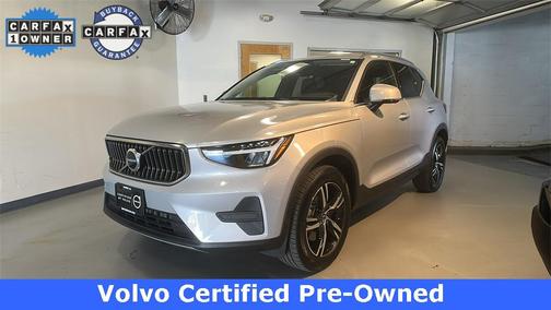 2025 Volvo XC40 B5 Core Bright Theme