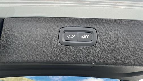 2026 Volvo XC90 Ultra Dark Theme, B6 AWD Gas (mild hybrid), Gasoline, 6 Seats