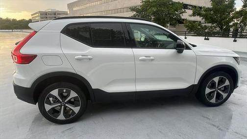 2026 Volvo XC40 B5 Plus