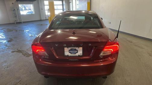 2011 Volvo C70 T5