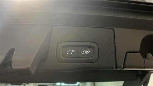 2023 Volvo XC60 B5 Ultimate Dark Theme