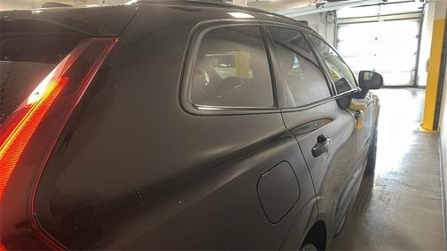 2023 Volvo XC60 B5 Ultimate Dark Theme
