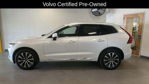 Crystal White Metallic 2023 Volvo XC60 B5 Plus Bright Theme