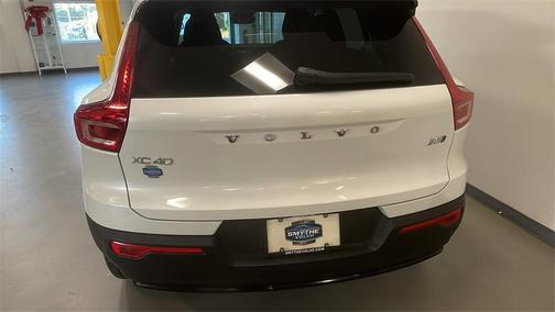 2025 Volvo XC40 B5 Plus Dark Theme