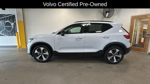 Cloud 2026 Volvo XC40 Plus, B5 AWD Gas (mild hybrid), Dark