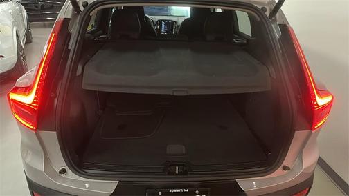 2025 Volvo XC40 B5 Core Bright Theme