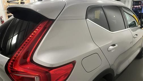 2025 Volvo XC40 B5 Core Bright Theme