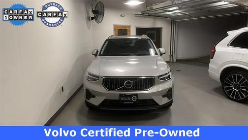 2025 Volvo XC40 B5 Core Bright Theme