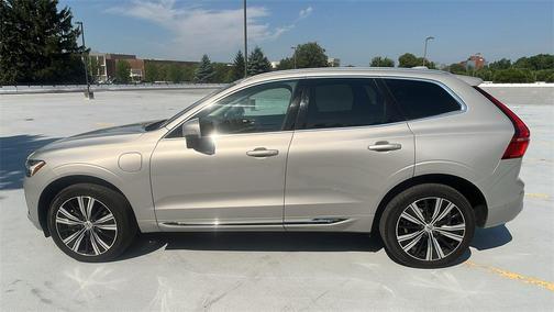 2023 Volvo XC60 Recharge Plug-In Hybrid T8 Plus Bright Theme