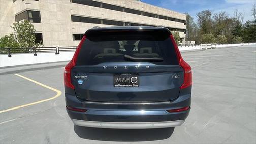 2022 Volvo XC90 T6 Momentum