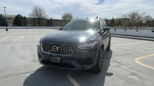 2022 Volvo XC90 T6 Momentum