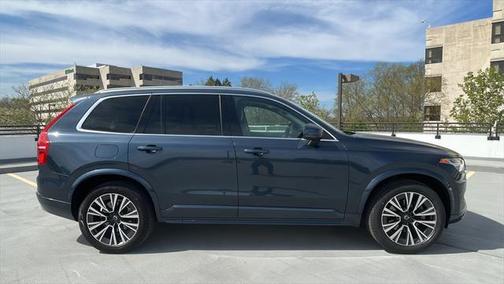 2022 Volvo XC90 T6 Momentum