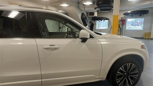 2022 Volvo XC90 T6 Momentum