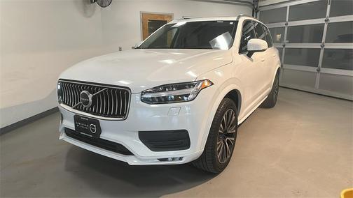2022 Volvo XC90 T6 Momentum