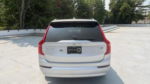 2022 Volvo XC90 T6 Momentum