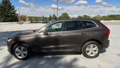 2022 Volvo XC60 Momentum