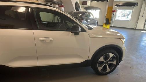 2025 Volvo XC40 B5 Plus Dark Theme
