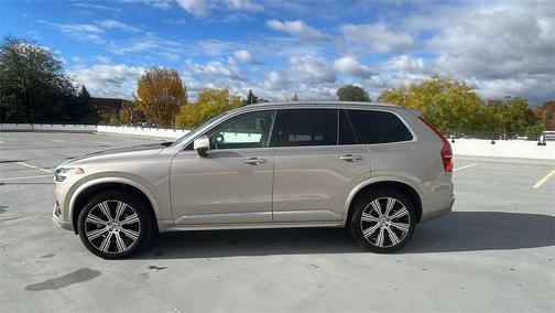 2025 Volvo XC90 B5 Plus
