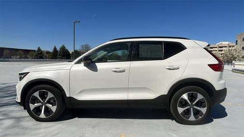 2023 Volvo XC40 B5 Plus Dark Theme