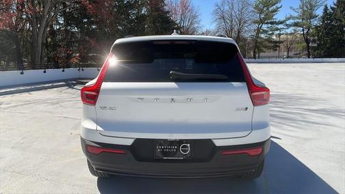 2023 Volvo XC40 B5 Plus Dark Theme