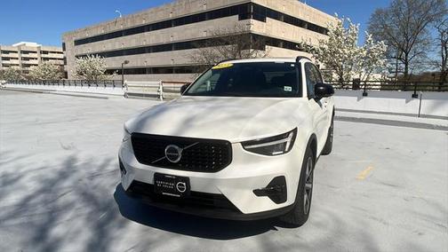 2023 Volvo XC40 B5 Plus Dark Theme