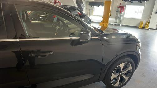 2025 Volvo XC40 B5 Plus Bright Theme