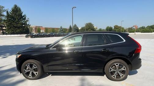 2022 Volvo XC60 B5 Momentum