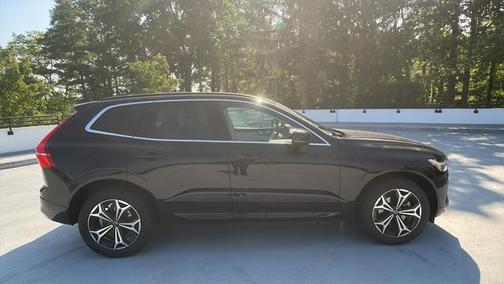 2022 Volvo XC60 B5 Momentum