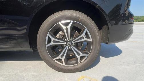 2022 Volvo XC60 B5 Momentum