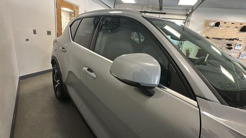 2025 Volvo XC40 B5 Core Bright Theme