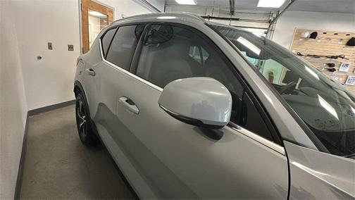 2025 Volvo XC40 B5 Core Bright Theme